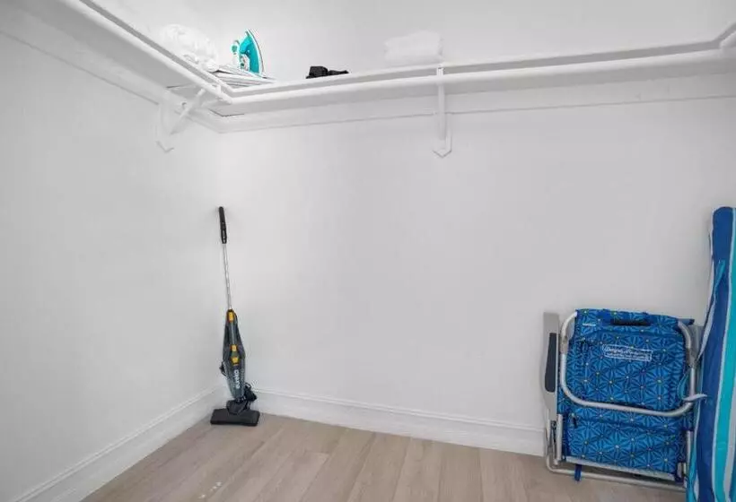 Blue Door Duplex Renovated Parking And Designed