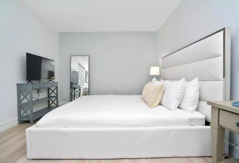Blue Door Duplex Renovated Parking And Designed