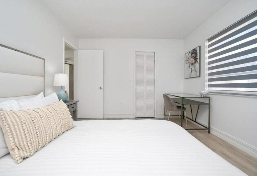 Blue Door Duplex Renovated Parking And Designed