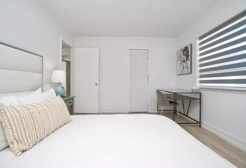 Blue Door Duplex Renovated Parking And Designed