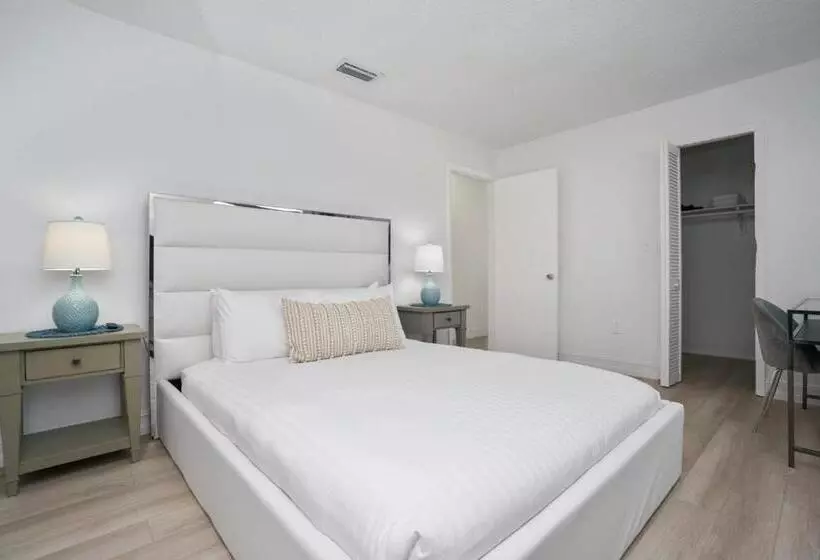 Blue Door Duplex Renovated Parking And Designed