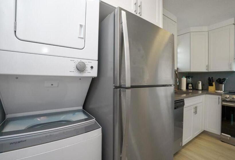 Blue Door Duplex Renovated Parking And Designed