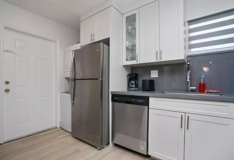 Blue Door Duplex Renovated Parking And Designed