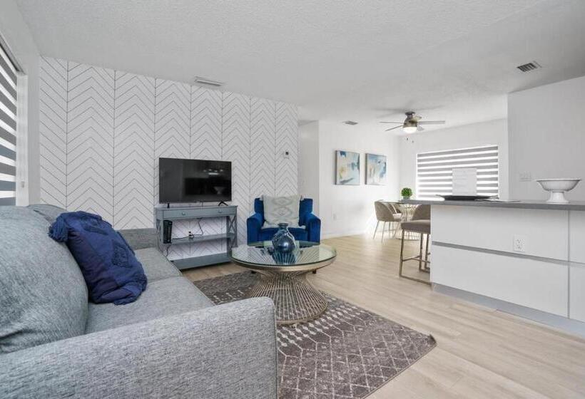 Blue Door Duplex Renovated Parking And Designed