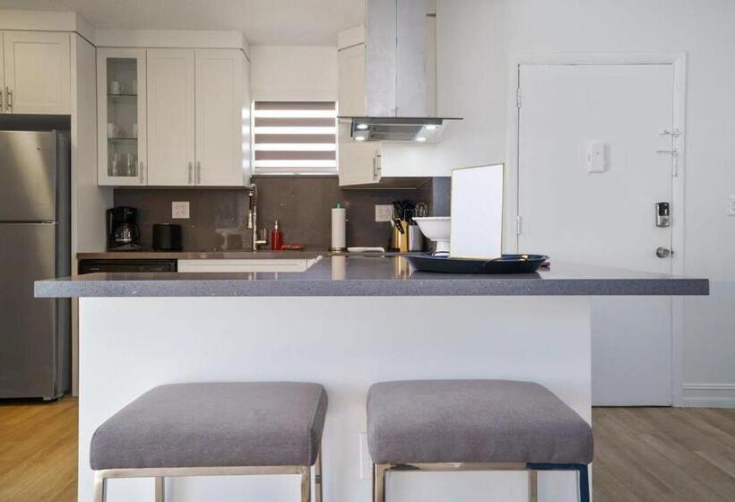 Blue Door Duplex Renovated Parking And Designed