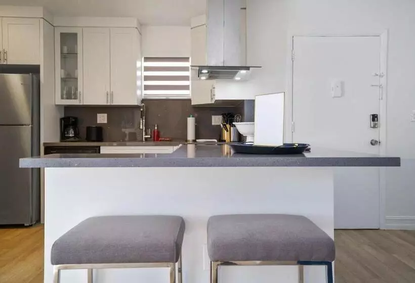 Blue Door Duplex Renovated Parking And Designed
