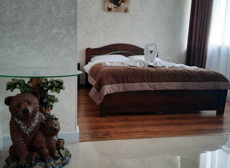 Hotel готельно ресторанний комплекс «тополя»