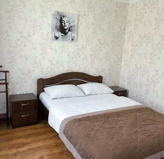 ホテル готельно ресторанний комплекс «тополя»