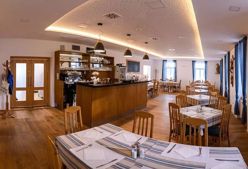 ホテル Poutní Dům