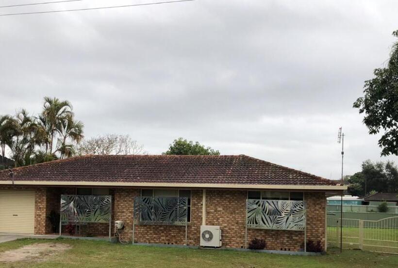 Pet Friendly Home With Pool And Boat Parking