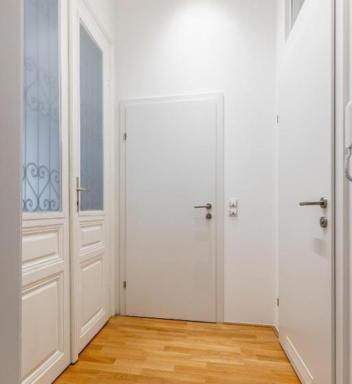 Trendy Apt With   Smart Tv, Coffee Machine In Meidling