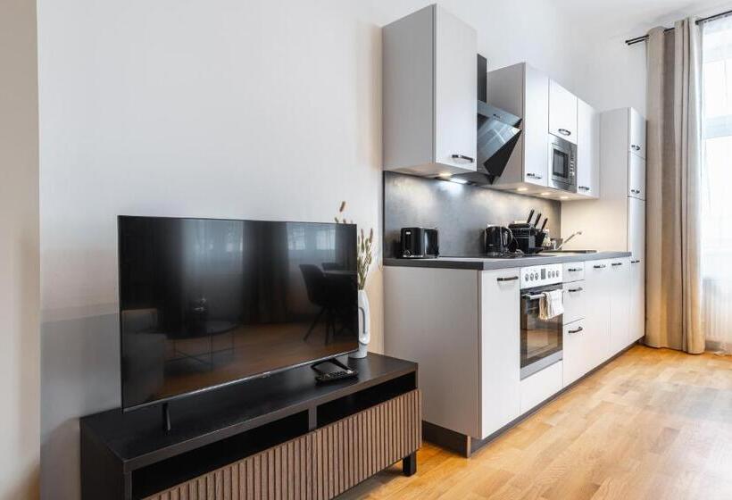 Trendy Apt With   Smart Tv, Coffee Machine In Meidling