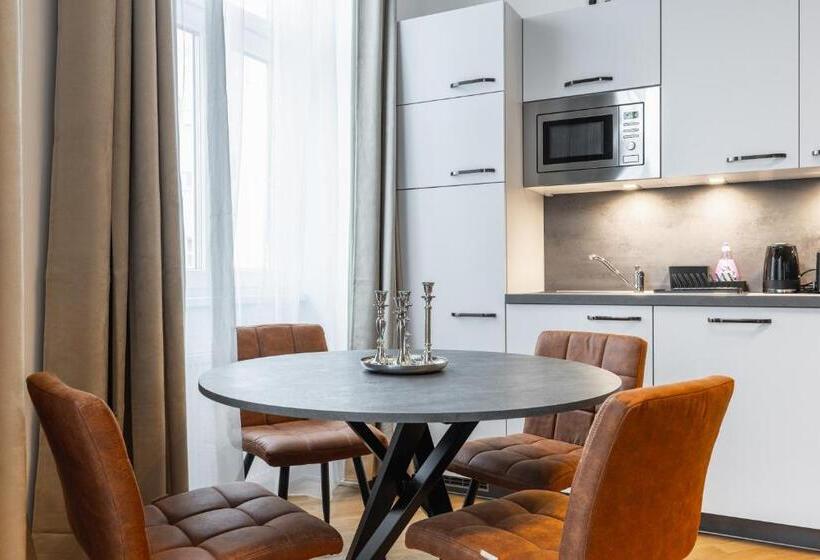 Trendy Apt With   Smart Tv, Coffee Machine In Meidling