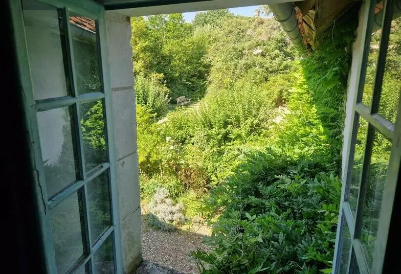 Aamiaismajoitus (B&B) Ferme équestre & Chambres D Hôtes Gateau Stables Proche Guédelon