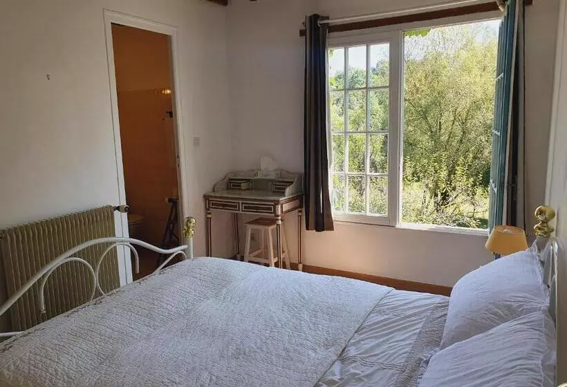 Aamiaismajoitus (B&B) Ferme équestre & Chambres D Hôtes Gateau Stables Proche Guédelon