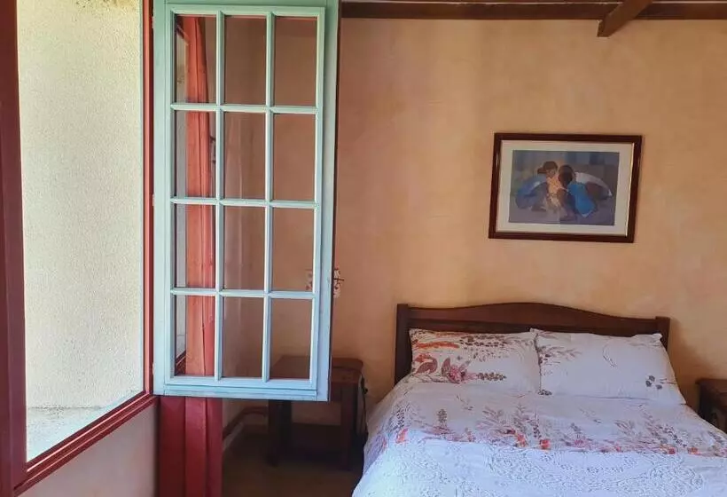 Aamiaismajoitus (B&B) Ferme équestre & Chambres D Hôtes Gateau Stables Proche Guédelon