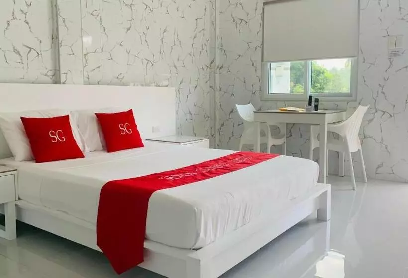 Hotelli Sena Gladyz Suites