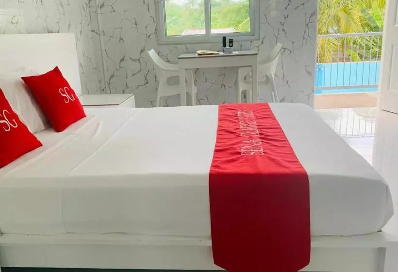 Hotelli Sena Gladyz Suites