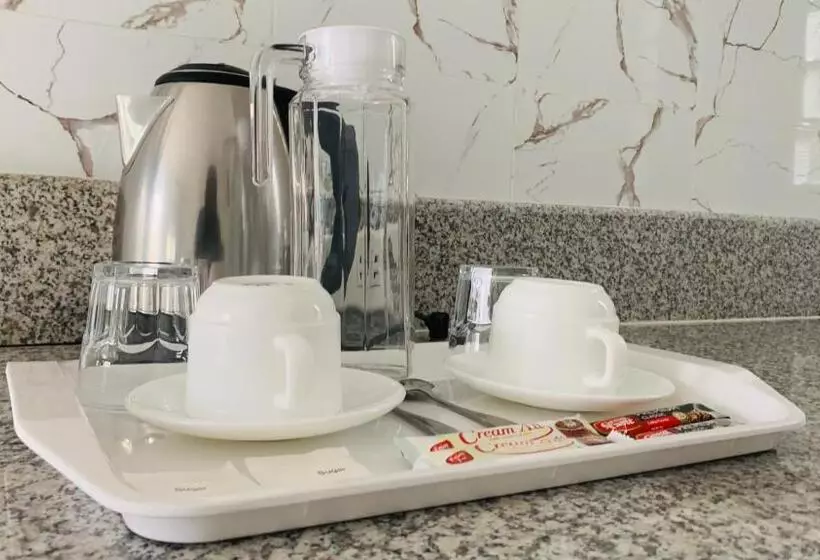 Hotelli Sena Gladyz Suites