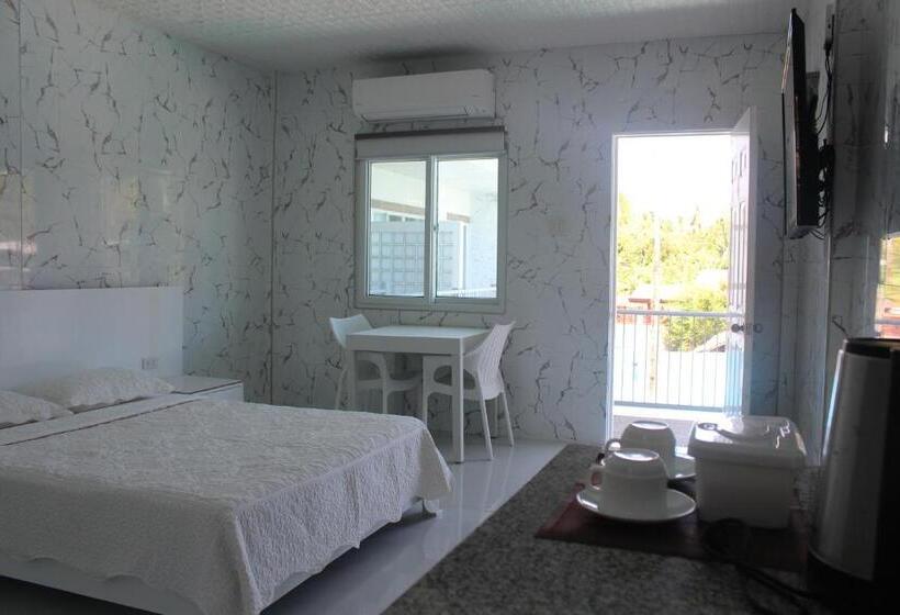 בית מלון כפרי Sena Gladyz Suites