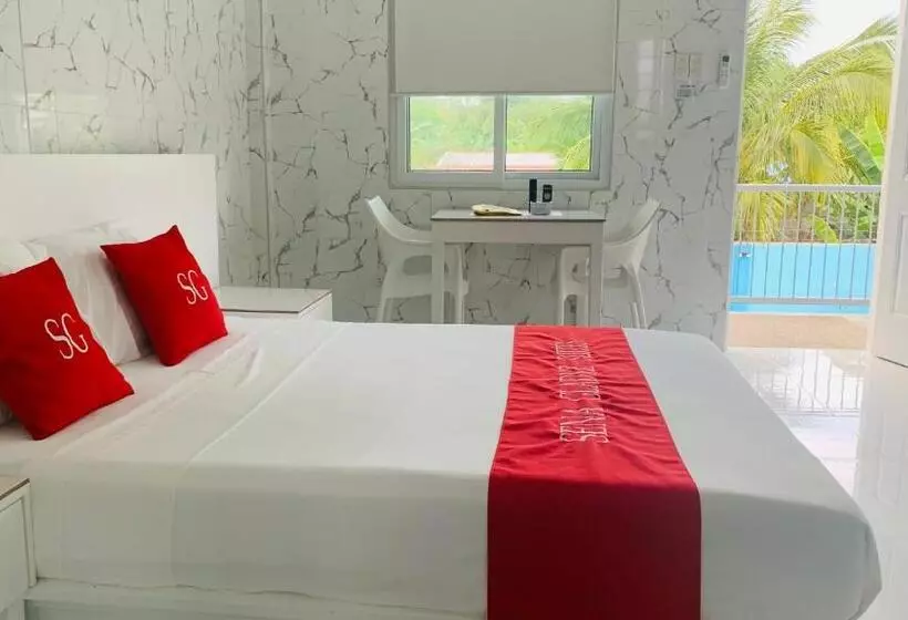 Hotelli Sena Gladyz Suites