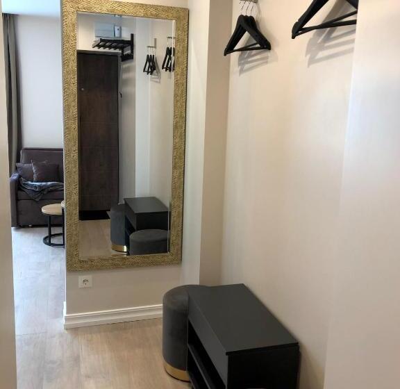 Modern Studio Apartment Near The Beach   5 Min Walk