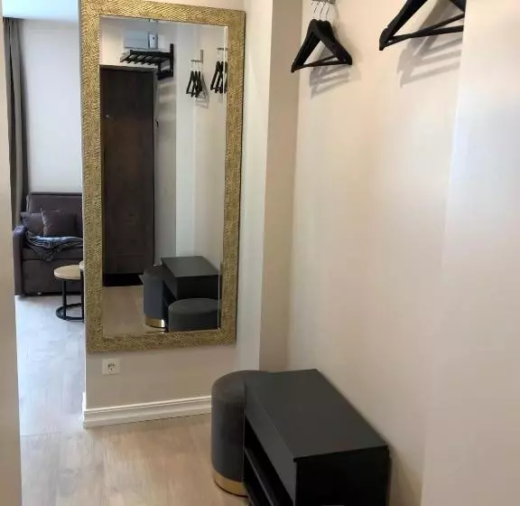 Modern Studio Apartment Near The Beach   5 Min Walk