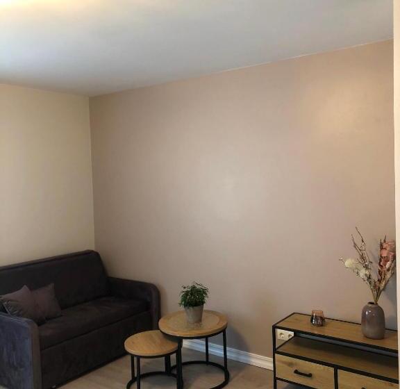 Modern Studio Apartment Near The Beach   5 Min Walk