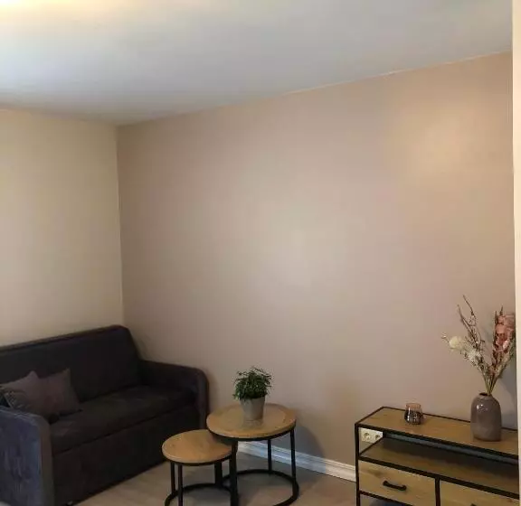 Modern Studio Apartment Near The Beach   5 Min Walk