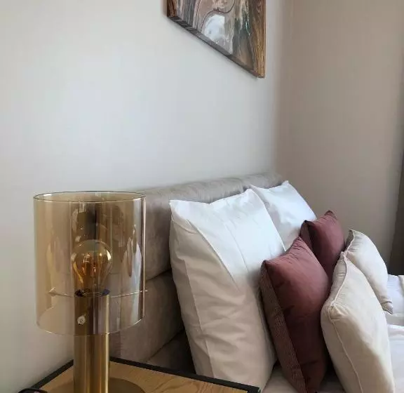 Modern Studio Apartment Near The Beach   5 Min Walk