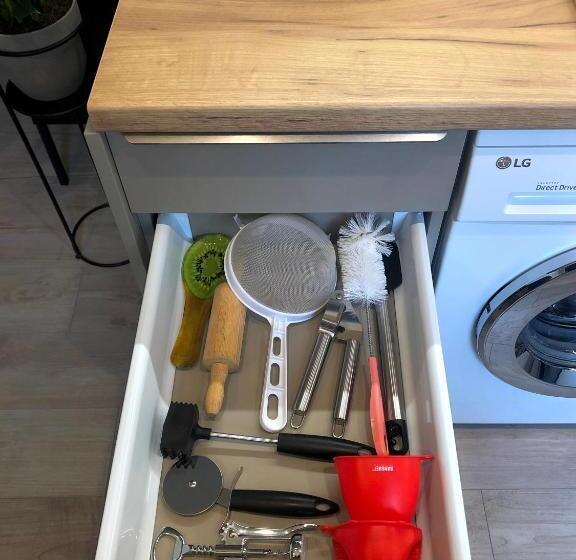 Modern Studio Apartment Near The Beach   5 Min Walk