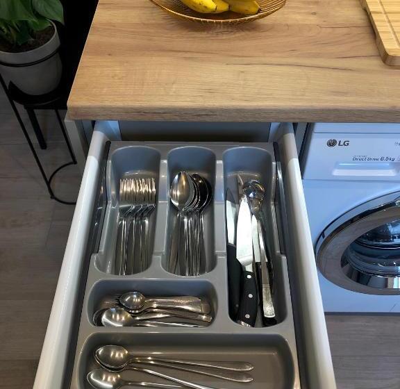 Modern Studio Apartment Near The Beach   5 Min Walk