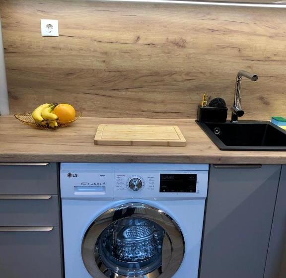 Modern Studio Apartment Near The Beach   5 Min Walk