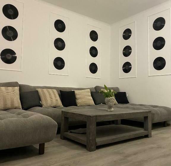 پانسیون Roomzzz Sibiu