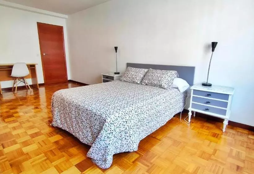 Piso Muy Amplio En Pleno Centro De Cantarrana   Viveiro