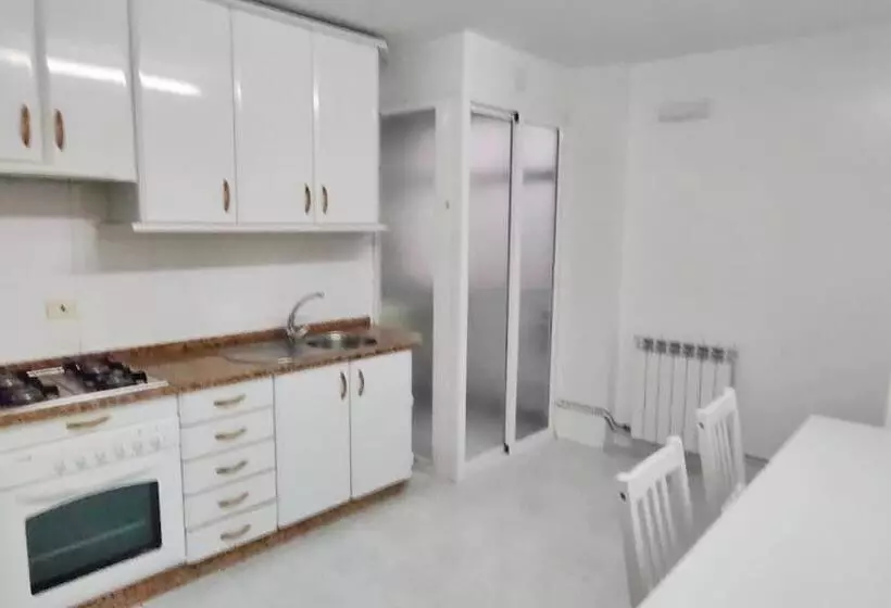 Piso Muy Amplio En Pleno Centro De Cantarrana   Viveiro
