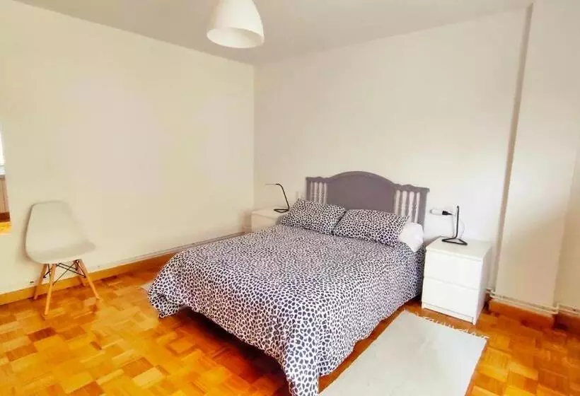 Piso Muy Amplio En Pleno Centro De Cantarrana   Viveiro