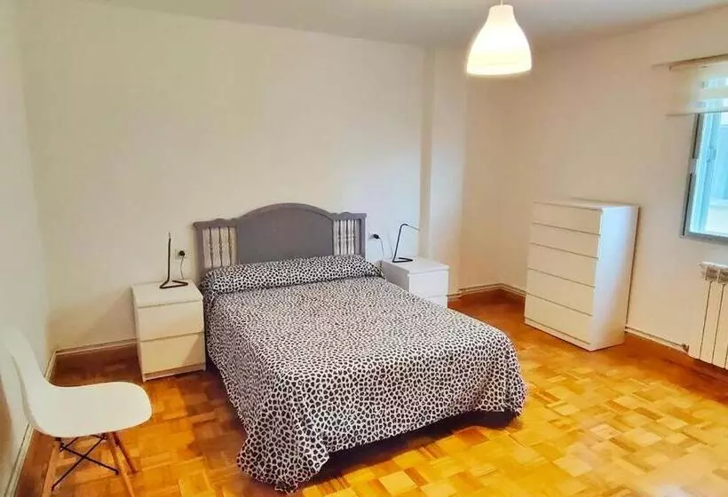 Piso Muy Amplio En Pleno Centro De Cantarrana   Viveiro