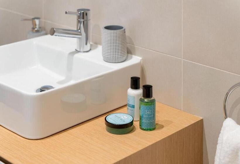 Sea Breeze Deluxe Lagos Apartment By Ideal Homes