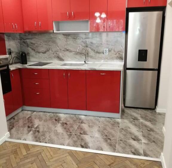 в сърцето на варна ви очаква прекрасен и просторен апартамент