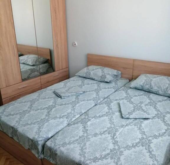 в сърцето на варна ви очаква прекрасен и просторен апартамент