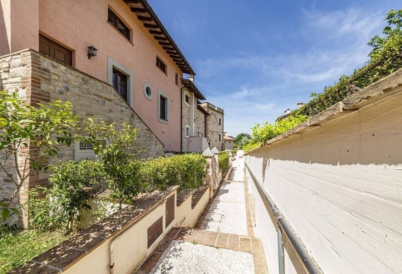 Bright Apt With Terrace And Shared Pool