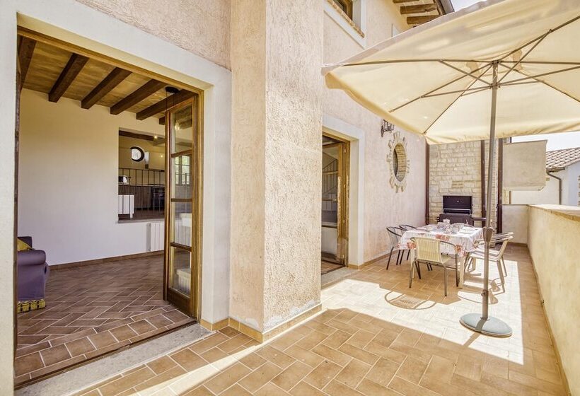 Bright Apt With Terrace And Shared Pool