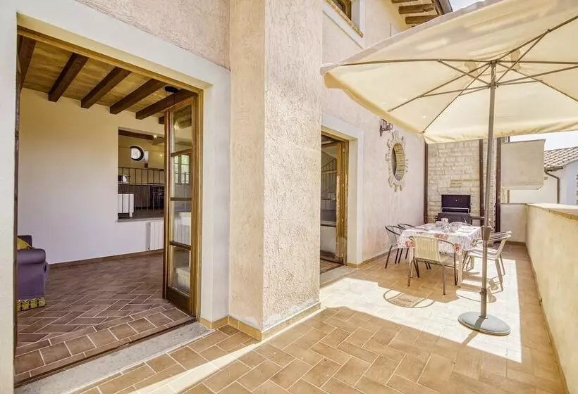 Bright Apt With Terrace And Shared Pool