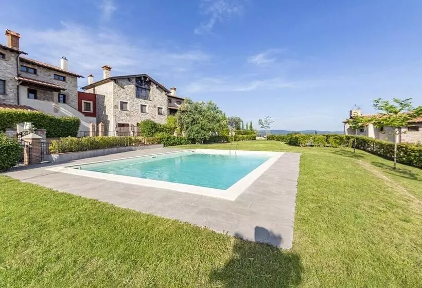 Bright Apt With Terrace And Shared Pool