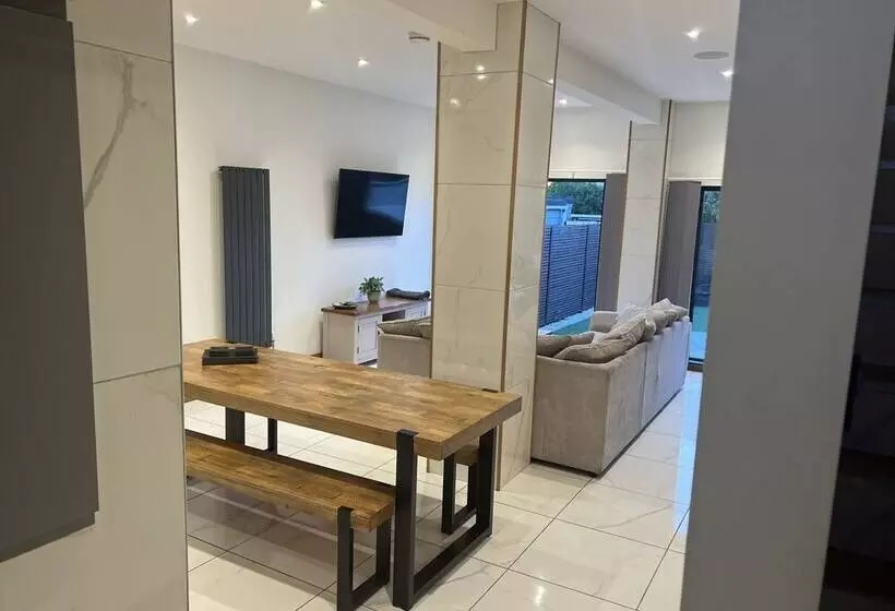 Broadway Beach Homes Airbnb With Hot Tub