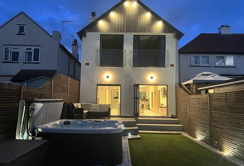 Broadway Beach Homes Airbnb With Hot Tub