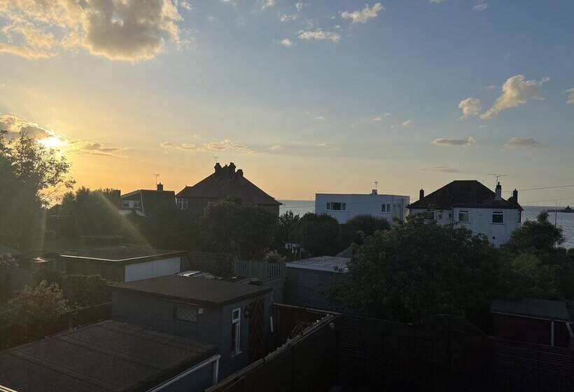 Broadway Beach Homes Airbnb With Hot Tub