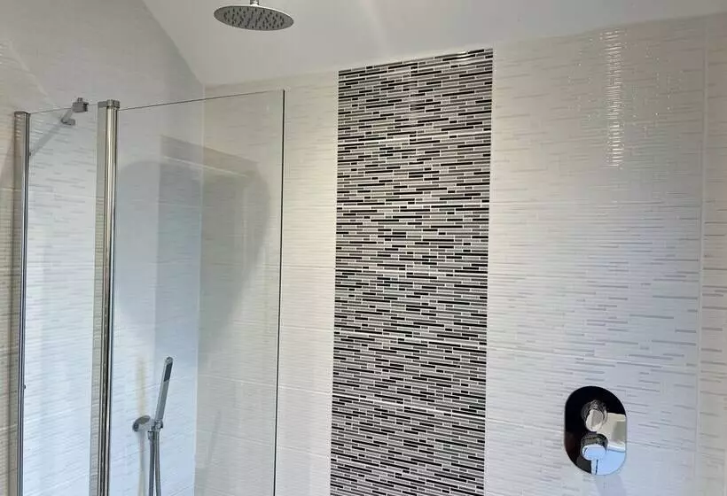 Broadway Beach Homes Airbnb With Hot Tub