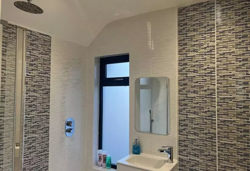 Broadway Beach Homes Airbnb With Hot Tub